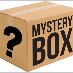 Mystery box ! Includes 11 items !